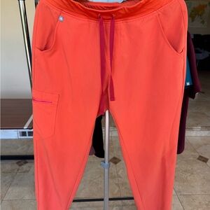 FIGS Women’s Zamora Jogger Scrub pants Medium Petite in Sunset Orange